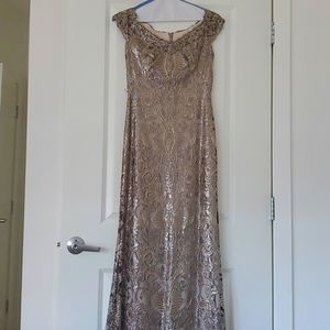 Tadashi Shoji Womens V neck sequinned lace gown size 6